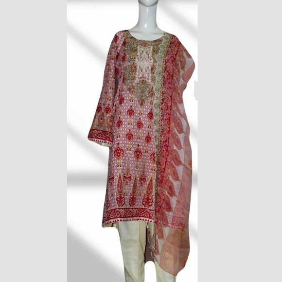 Printed 3 Pcs Lawn Suit with Embroidered Neck - Picture 1 of 7